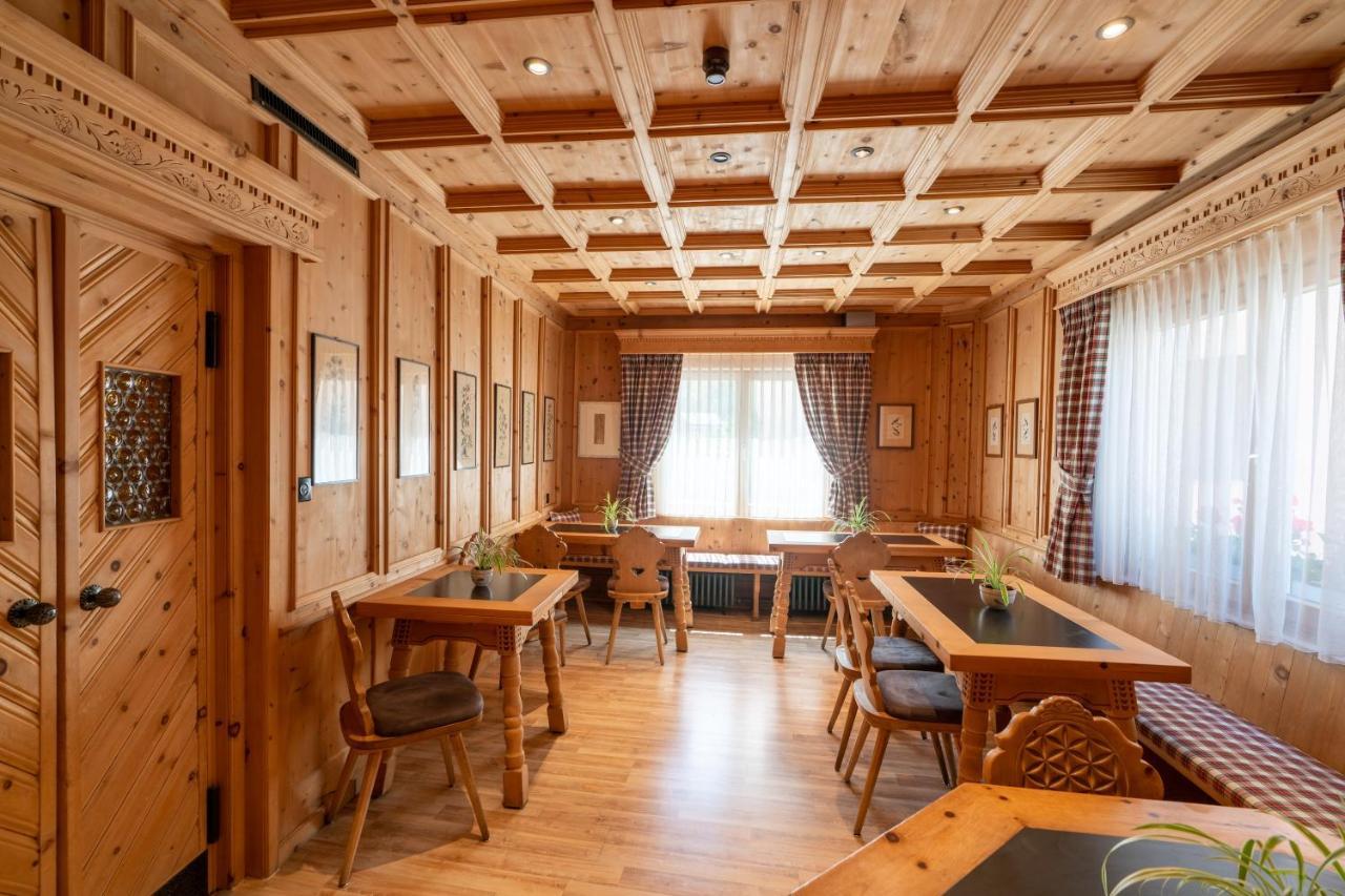 Hotel Alpina زيرنيز المظهر الخارجي الصورة