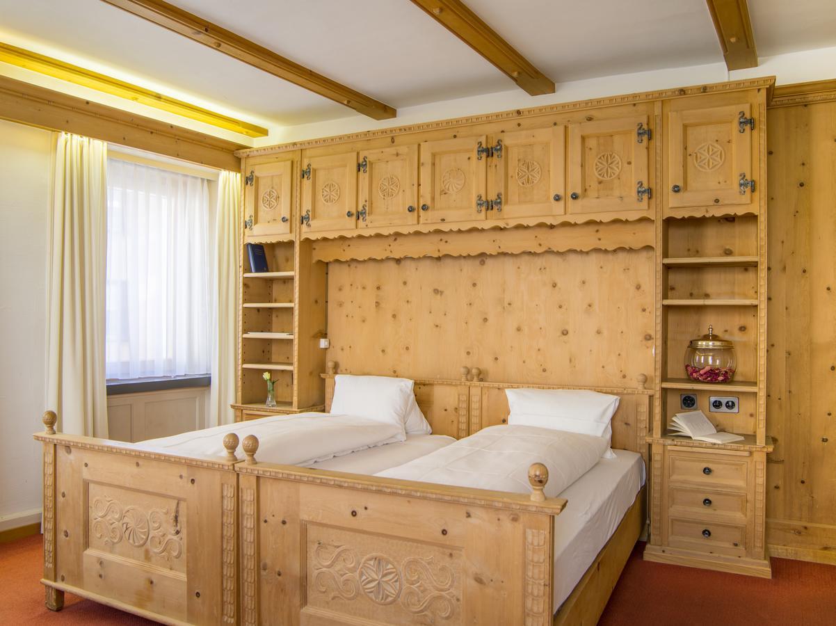 Hotel Alpina زيرنيز المظهر الخارجي الصورة